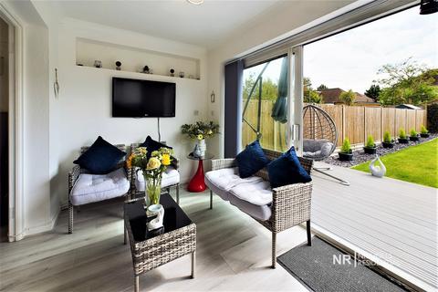 6 Moorfield Road, Chessington, KT9 1AU