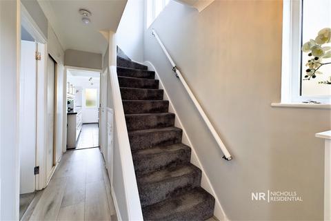 6 Moorfield Road, Chessington, KT9 1AU