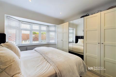 6 Moorfield Road, Chessington, KT9 1AU