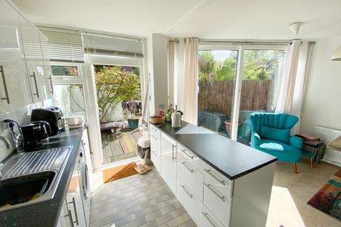 3 bedroom terraced house to rent, Templemere, Weybridge KT13