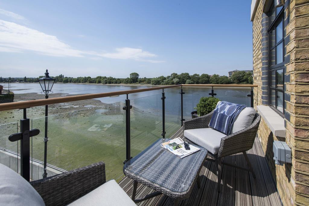 Rlpw penthouse 3 bedroom waterview london uk Palace