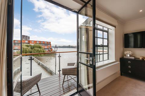 2 bedroom triplex to rent, Port Penthouse, Fulham W6