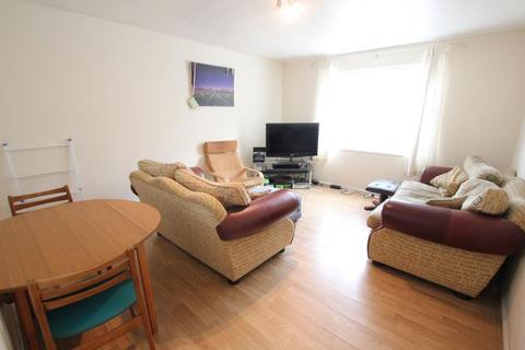 2 bedroom apartment to rent, Foxhills, Woking GU21