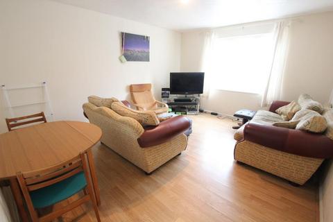 2 bedroom apartment to rent, Foxhills, Woking GU21