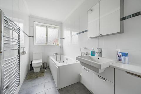 3 Blakes Green, West Wickham, BR4 0RA