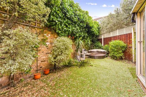 11 Palace Mews, London, SW6 7TQ