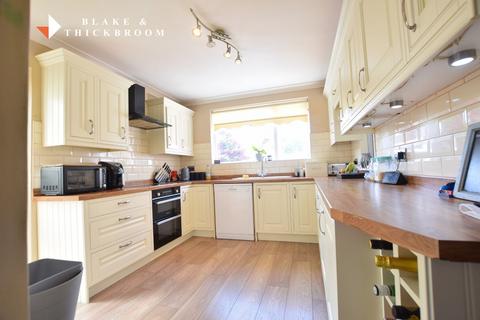 4 bedroom detached bungalow for sale, Leys Drive, Little Clacton