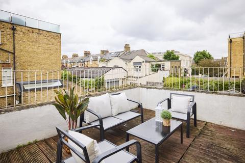 1 bedroom flat for sale, Clapham Common North Side, Battersea, London