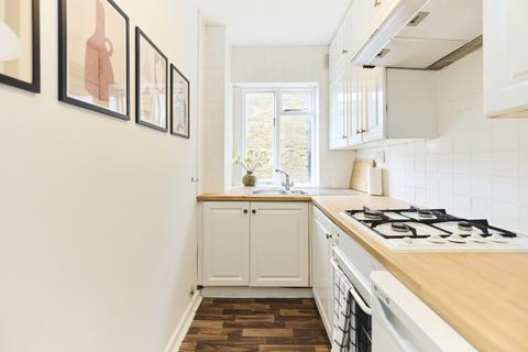 1 bedroom flat for sale, Clapham Common North Side, Battersea, London