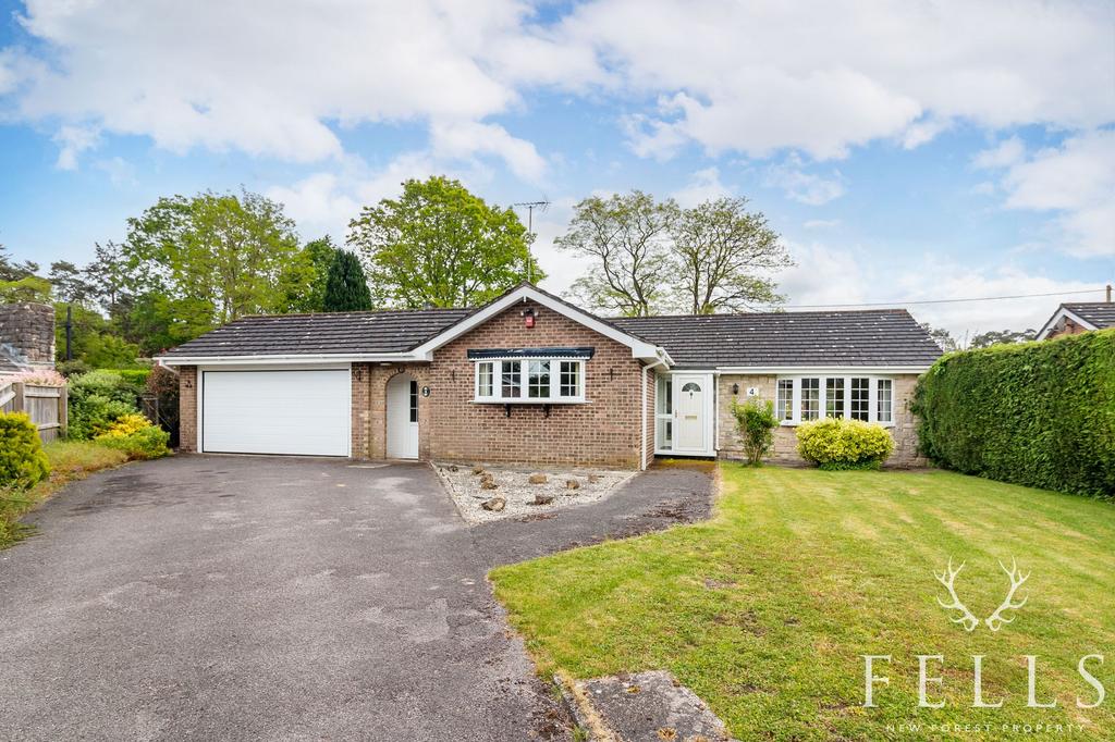 Ashley Heath, Ringwood BH24 3 bed detached bungalow for sale £600,000