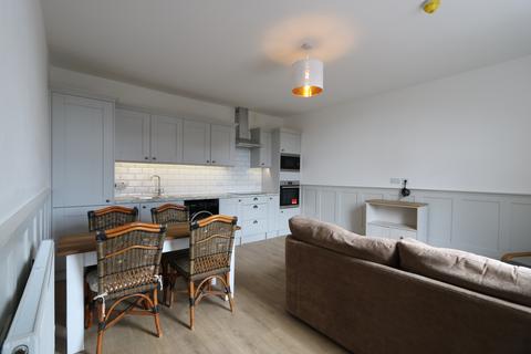 3 bedroom flat to rent, Emscote Road, Warwick, CV34