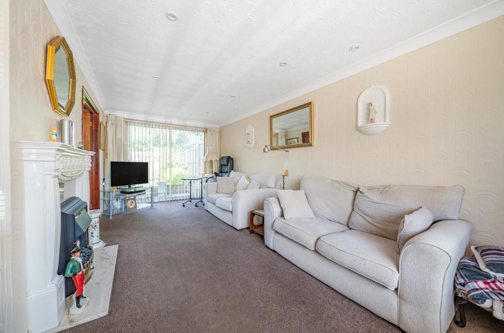 Uffington Drive, Bracknell, Berkshire 3 bed end of terrace house for