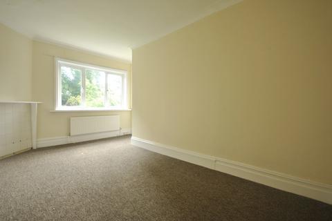 3 bedroom flat to rent, Chinbrook Road Grove Park SE12