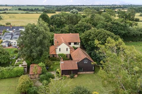 4 bedroom detached house for sale, High Road, Great Finborough, Stowmarket, Mid Suffolk, IP14