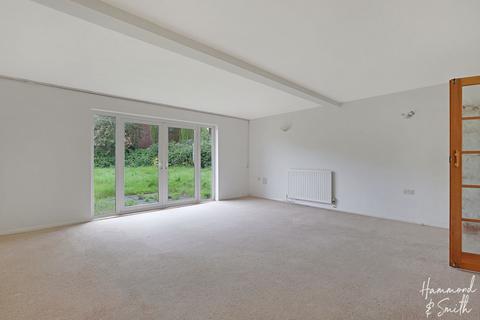 43 Rayfield, Epping, CM16 5AD