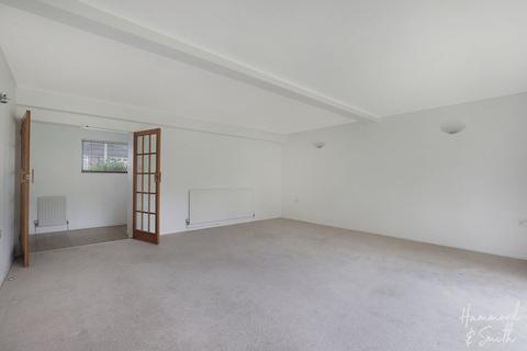 43 Rayfield, Epping, CM16 5AD