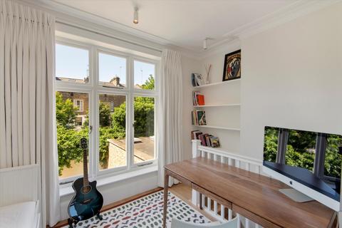 4 bedroom flat to rent, Barkston Gardens, Earls Court, South Kensington, London, SW5