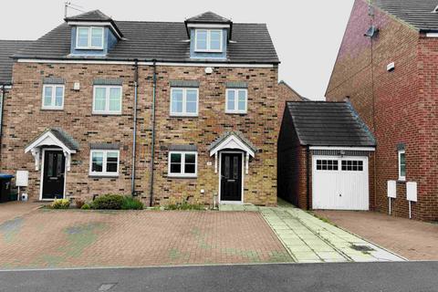 4 bedroom townhouse to rent, Trinity Court, Seaham, Co. Durham, SR7