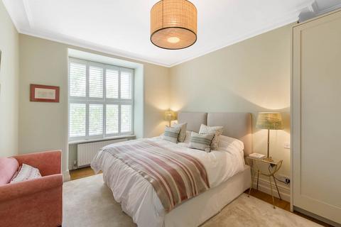 4 bedroom flat for sale, Iverna Gardens, London