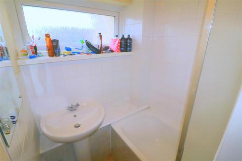 4 bedroom terraced house to rent, Bramshaw Road, Canterbury, Canterbury
