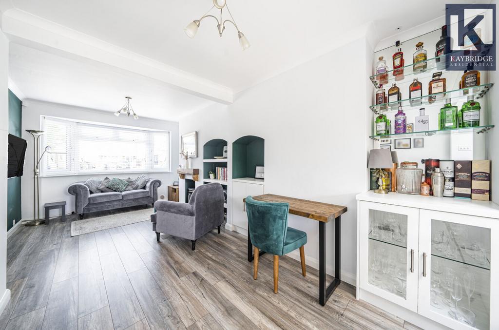 Pembury Avenue, Worcester Park, KT4 3 bed terraced house for sale £