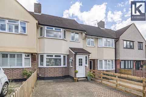60 Pembury Avenue, Worcester Park, KT4 8BT
