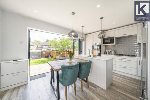 60 Pembury Avenue, Worcester Park, KT4 8BT