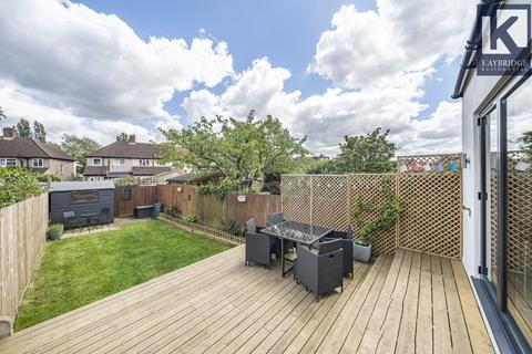 60 Pembury Avenue, Worcester Park, KT4 8BT