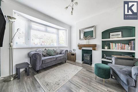 60 Pembury Avenue, Worcester Park, KT4 8BT