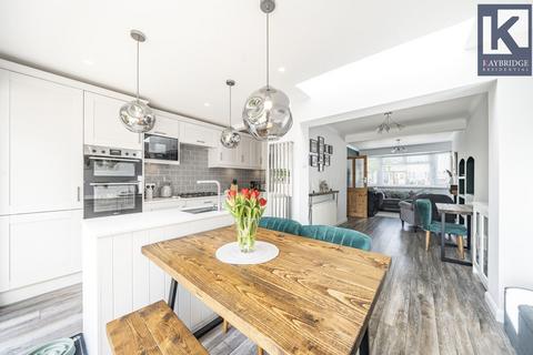 60 Pembury Avenue, Worcester Park, KT4 8BT