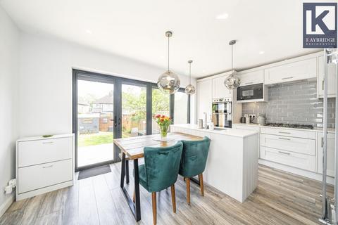 60 Pembury Avenue, Worcester Park, KT4 8BT