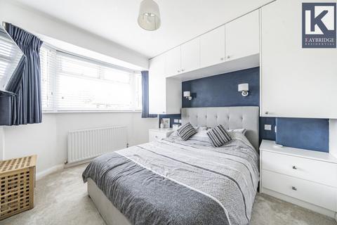 60 Pembury Avenue, Worcester Park, KT4 8BT