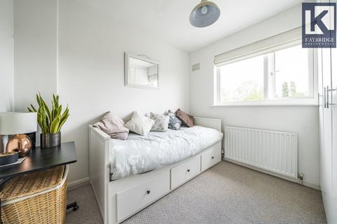 60 Pembury Avenue, Worcester Park, KT4 8BT