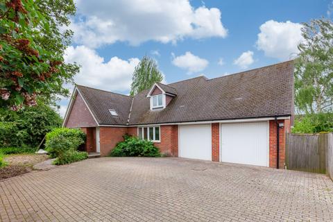 4 bedroom detached house for sale, Golders Close, Ickford, HP18