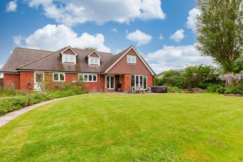 4 bedroom detached house for sale, Golders Close, Ickford, HP18