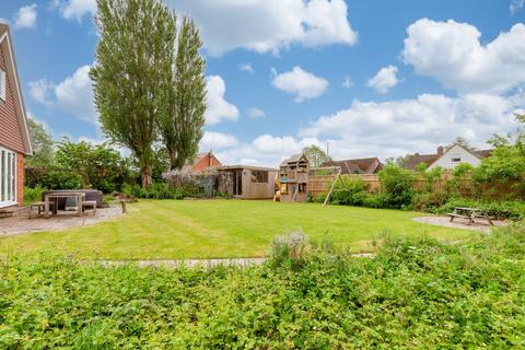 4 bedroom detached house for sale, Golders Close, Ickford, HP18