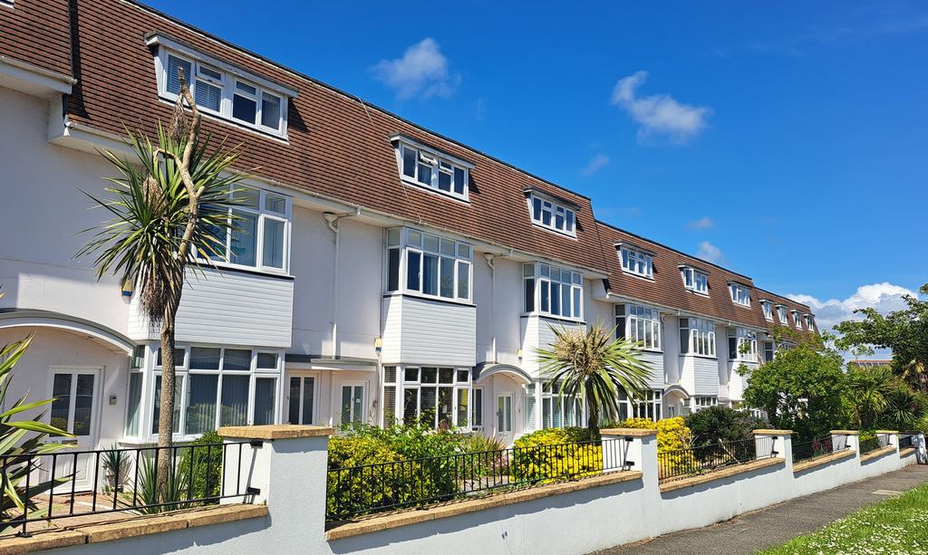 Feversham Avenue, Bournemouth BH8 3 bed £350,000