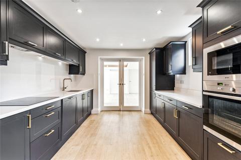 5 bedroom end of terrace house to rent, Broomwood Road, London, SW11
