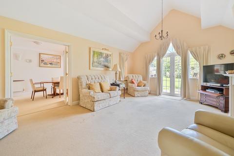 4 Appletree Close, Fetcham, Leatherhead, KT22 9PL