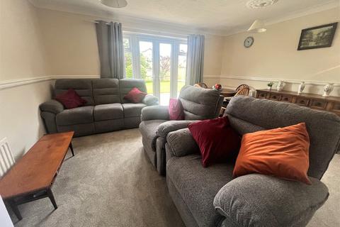 3 Ashmole Drive, Kirby Cross, Frinton-on-sea, CO13 0RX
