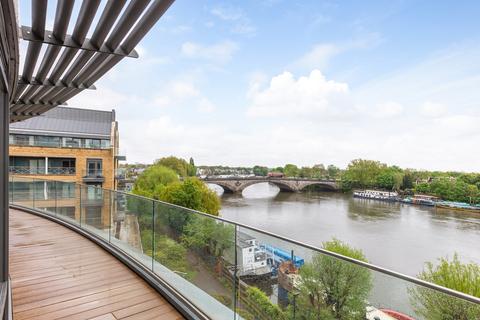 3 bedroom penthouse for sale, Brentford TW8