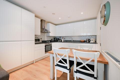 2 bedroom apartment to rent, Chancery Building, Embassy Gardens, London, SW11
