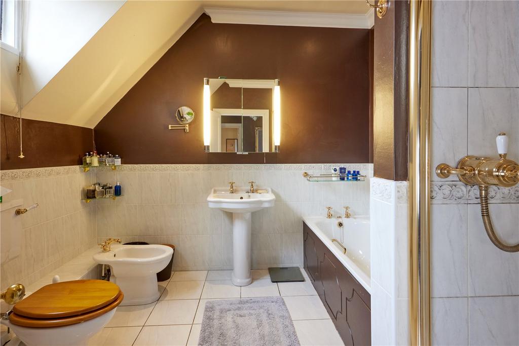 Bed One En Suite
