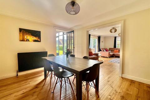 15 Beeches End, Boston Spa, Wetherby, LS23 6HL