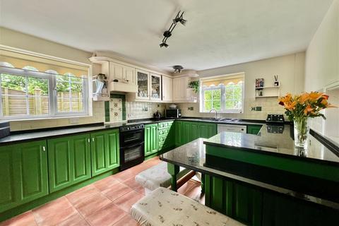 15 Beeches End, Boston Spa, Wetherby, LS23 6HL