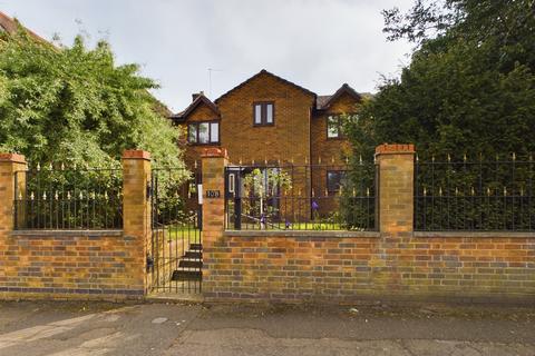 4 bedroom detached house for sale, Rockingham Road, Kettering, Northamptonshire, NN16