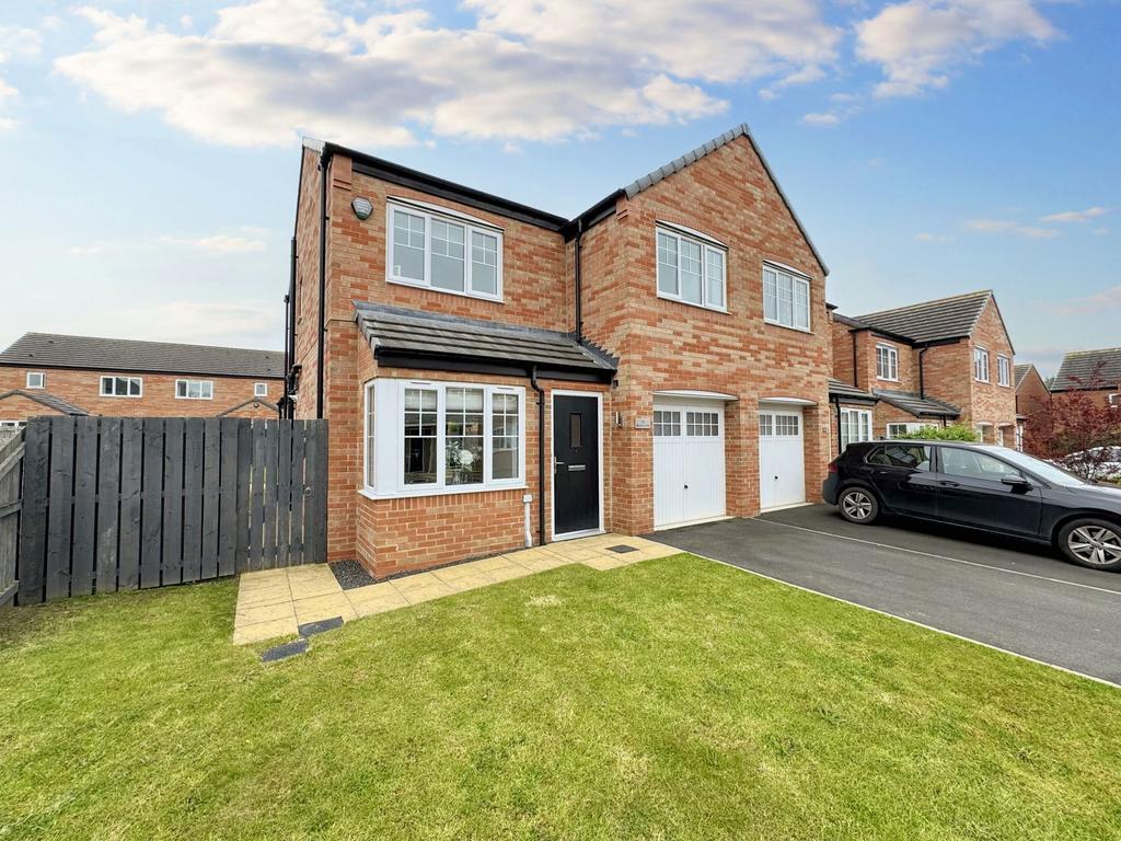 Mermaid Close, Collingwood Manor... 3 bed semidetached house for sale