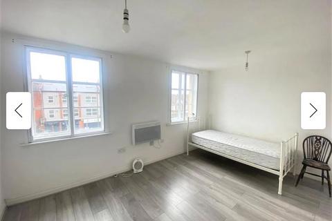 1 bedroom flat for sale, Constable Close, N11