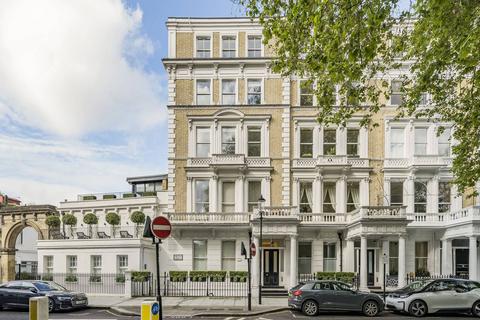 3 bedroom flat for sale, Courtfield Gardens, South Kensington, London, SW5