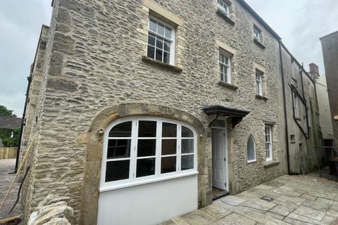 4 bedroom semi-detached house to rent, High Street, Shepton Mallet